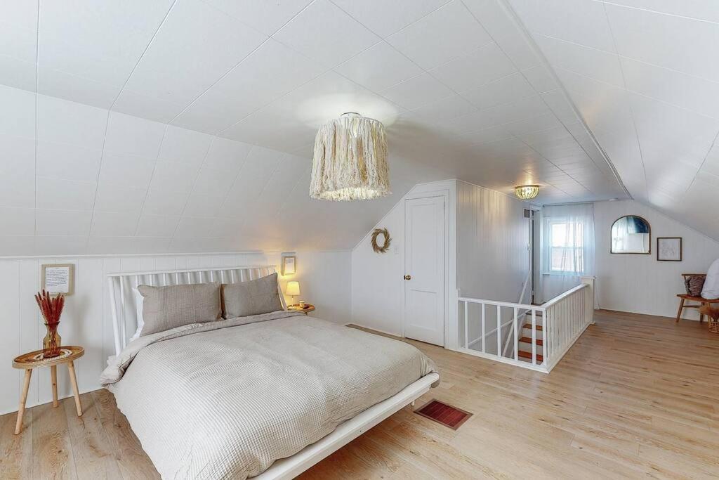 End Zone Escape-Light And Bright Hof Village Home Кантон Екстериор снимка
